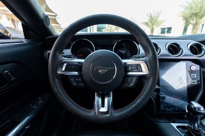 Подержанный Ford Mustang VI, 5.0 л, 2017 в Дубае от Linda Cars Черный цвет. GCC | AUTO.AE