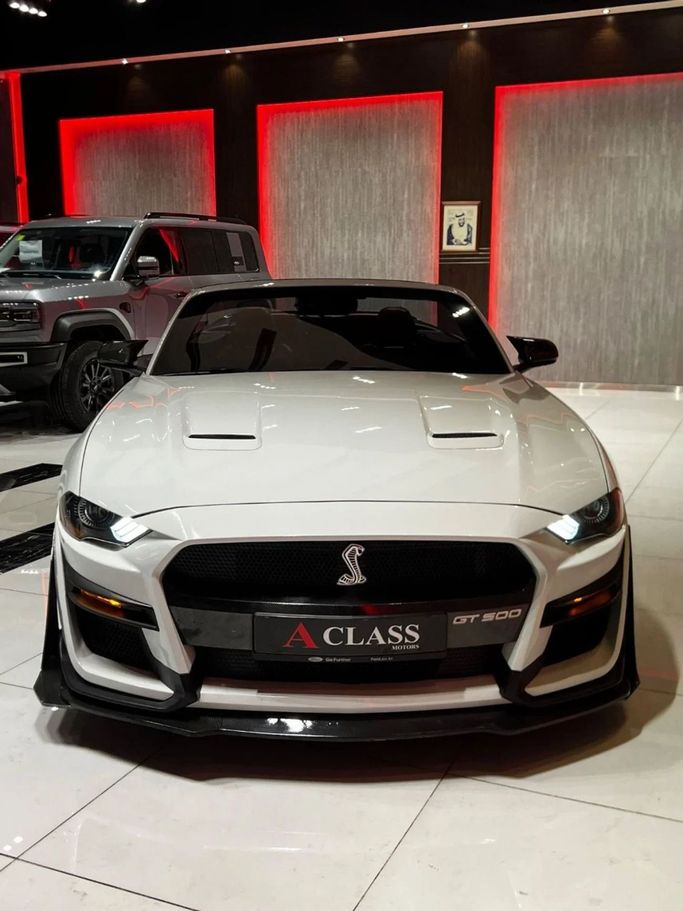 Подержанный Ford Mustang VI Рестайлинг, 5.0 л, 2022 в Дубае от A Class Motors Белый цвет.  | AUTO.AE