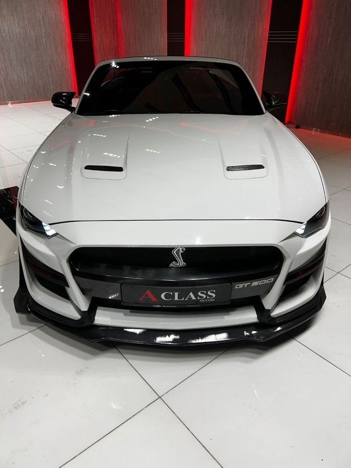 Подержанный Ford Mustang VI Рестайлинг, 5.0 л, 2022 в Дубае от A Class Motors Белый цвет.  | AUTO.AE