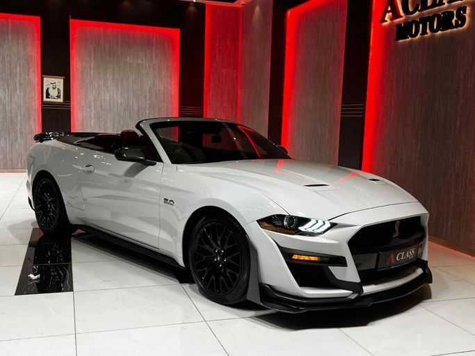Подержанный Ford Mustang VI Рестайлинг, 5.0 л, 2022 в Дубае от A Class Motors Белый цвет.  | AUTO.AE