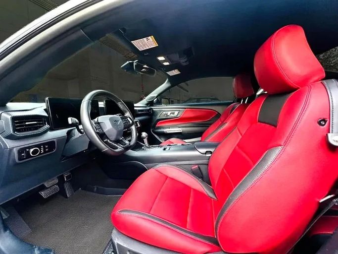 Подержанный Ford Mustang VII, 2.3 л, 2024 в Дубае от Andaleeb Cars Серый цвет. Американская | AUTO.AE