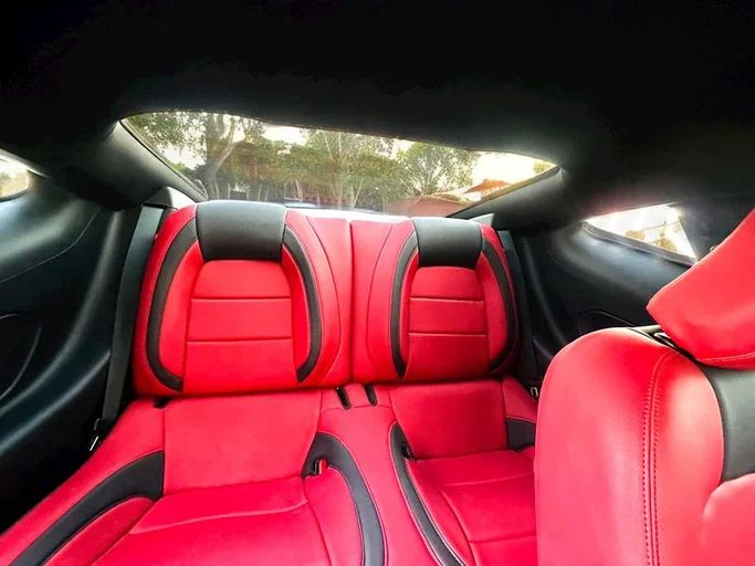 Подержанный Ford Mustang VII, 2.3 л, 2024 в Дубае от Andaleeb Cars Серый цвет. Американская | AUTO.AE