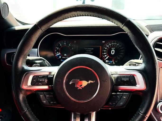 Подержанный Ford Mustang VI, 5.0 л, 2016 в Дубае от Andaleeb Cars Красный цвет. GCC | AUTO.AE