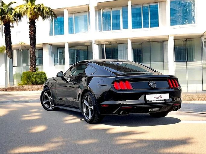 Подержанный Ford Mustang VI, 3.7 л, 2015 в Дубае от Andaleeb Cars Черный цвет. GCC | AUTO.AE