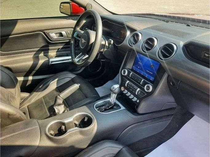 Подержанный Ford Mustang VI Рестайлинг, 2.3 л, 2020 в Дубае от Barkat Alrahmen Motors Тёмно-бордовый цвет. Other | AUTO.AE