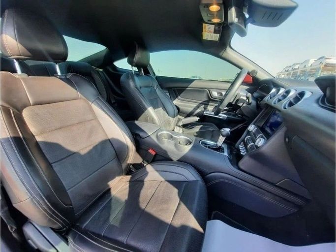 Подержанный Ford Mustang VI Рестайлинг, 2.3 л, 2020 в Дубае от Barkat Alrahmen Motors Тёмно-бордовый цвет. Other | AUTO.AE