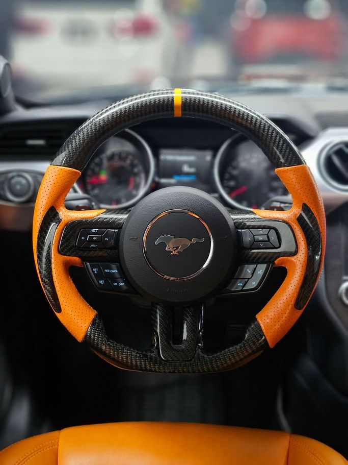 جديدة Ford Mustang شد الوجه السادس, 2.3 l, 2020 في في دبي، اللون أسود. المواصفات الأمريكية | AUTO.AE