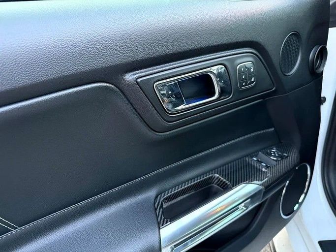 Подержанный Ford Mustang Super Snake VI, 5.2 л, 2017 в Дубае от Platform Used Cars Белый цвет. GCC | AUTO.AE