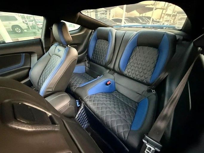 Подержанный Ford Mustang VI Рестайлинг, 2.3 л, 2019 в Дубае от Al Qemah Used Cars Синий цвет. Американская | AUTO.AE