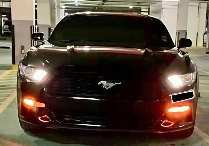 مستعملة Ford Mustang فيس ليفت السادس, 2.3 l, 2017 في في دبي من LiveCars، اللون أسود. المواصفات الأمريكية | AUTO.AE
