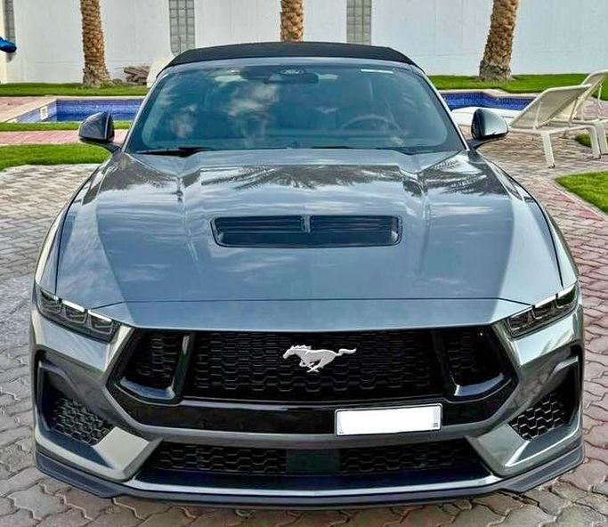 جديدة Ford Mustang سابعاً, 5.0 l, 2025 في في دبي من LiveCars، اللون فضي. مواصفات الخليج | AUTO.AE