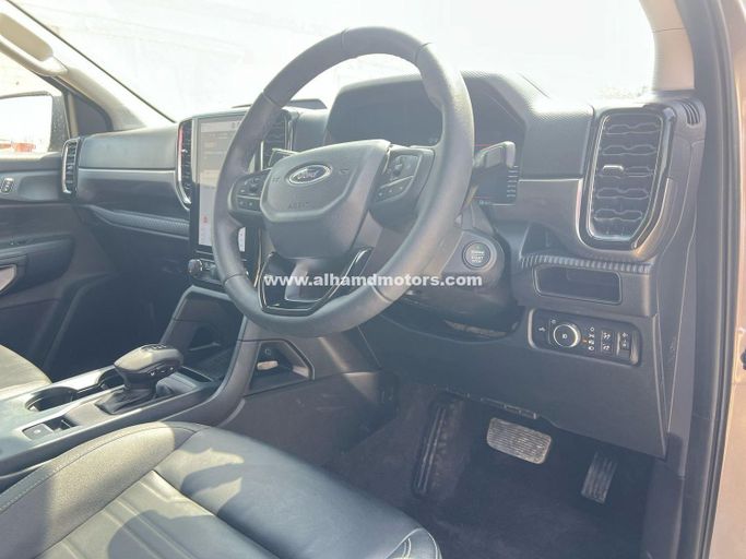 Подержанный Ford Ranger T6.2, 3.0 л, 2024 в Дубае от Alhamd Motors Серебристый цвет. Other | AUTO.AE