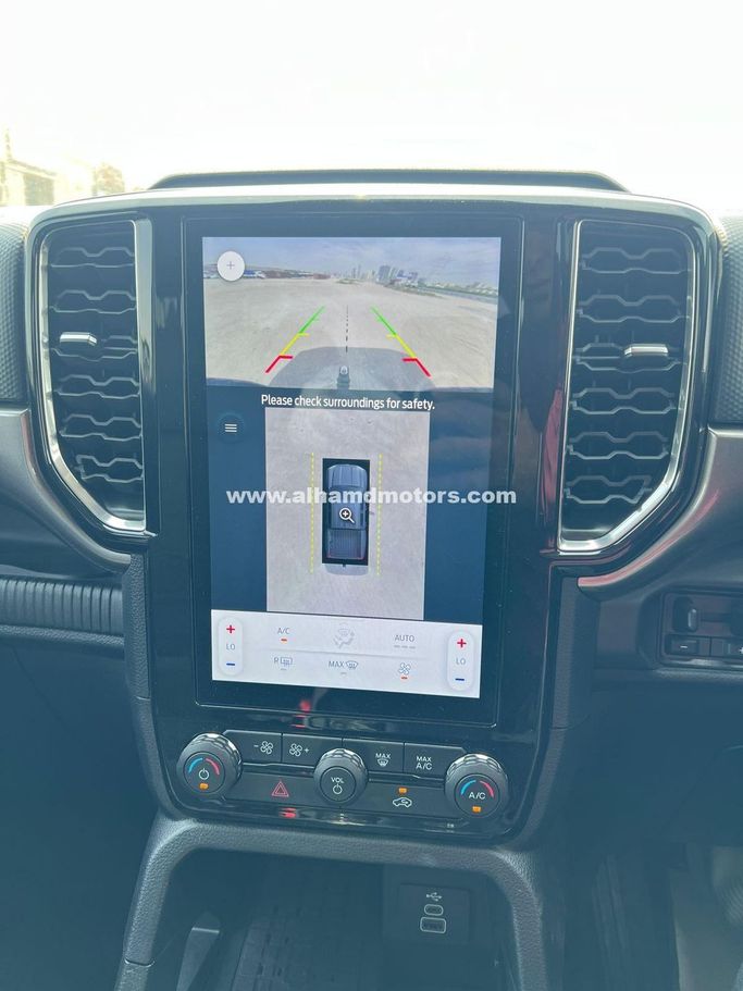 Подержанный Ford Ranger T6.2, 3.0 л, 2024 в Дубае от Alhamd Motors Серебристый цвет. Other | AUTO.AE