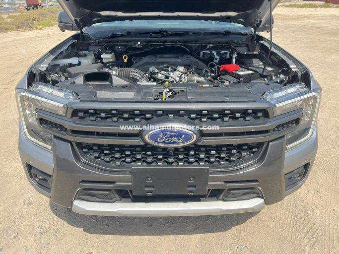 Подержанный Ford Ranger T6.2, 3.0 л, 2024 в Дубае от Alhamd Motors Серебристый цвет. Other | AUTO.AE