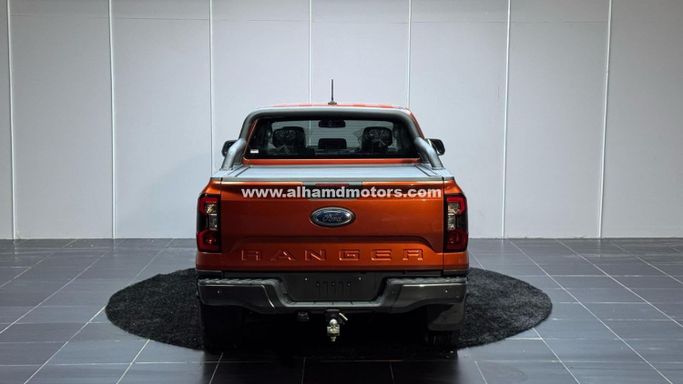 Подержанный Ford Ranger T6.2, 3.0 л, 2023 в Дубае от Alhamd Motors Оранжевый цвет. Other | AUTO.AE