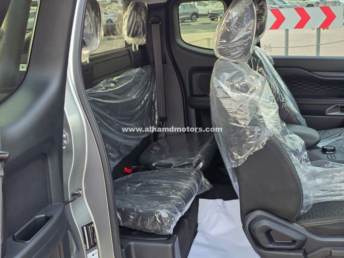 Used Ford Ranger T6.2, 2.0 l, 2023 in Dubai by Alhamd Motors, Silver color. Other | AUTO.AE