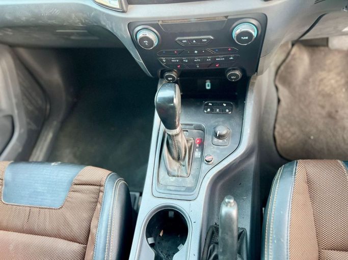 Подержанный Ford Ranger T6 Рестайлинг, 3.2 л, 2018 в Дубае от Alhamd Motors Оранжевый цвет. Other | AUTO.AE