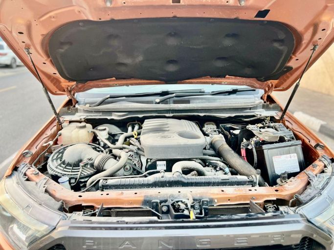 Подержанный Ford Ranger T6 Рестайлинг, 3.2 л, 2018 в Дубае от Alhamd Motors Оранжевый цвет. Other | AUTO.AE