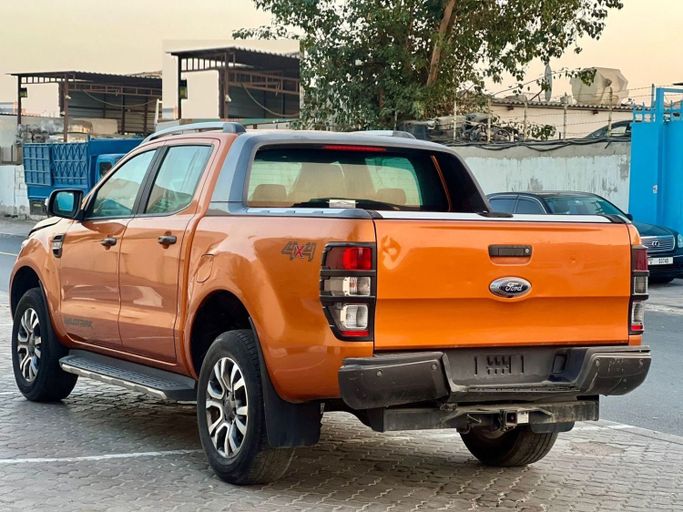 Подержанный Ford Ranger T6 Рестайлинг, 3.2 л, 2018 в Дубае от Alhamd Motors Оранжевый цвет. Other | AUTO.AE