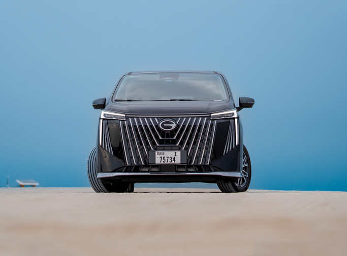 GAC M8, 2023 минивэн  класса в Дубае от One by One Car Rental - Angelyn черный цвет | AUTO.AE