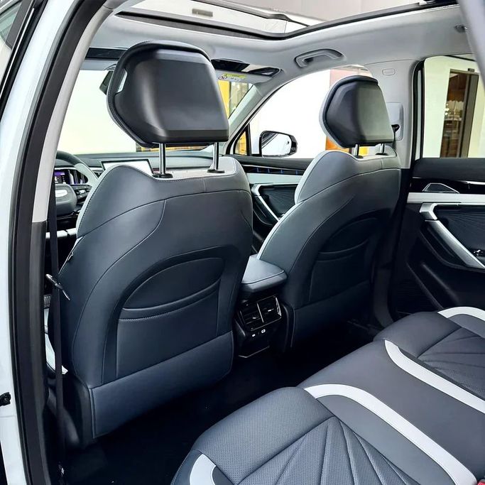 Новый Geely Atlas II, 2.0 л, 2025 в Дубае от Sola Motors Белый цвет. GCC | AUTO.AE