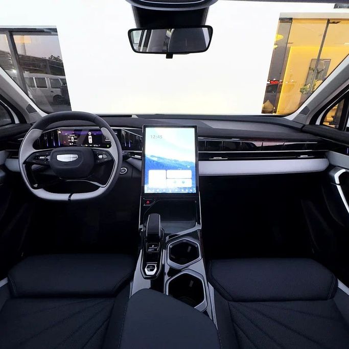 Новый Geely Atlas II, 2.0 л, 2025 в Дубае от Sola Motors Белый цвет. GCC | AUTO.AE