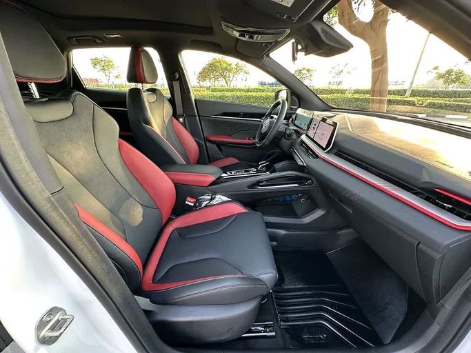 Подержанный Geely Coolray I Рестайлинг, 1.5 л, 2025 в Дубае от Formula Motors Белый цвет. GCC | AUTO.AE