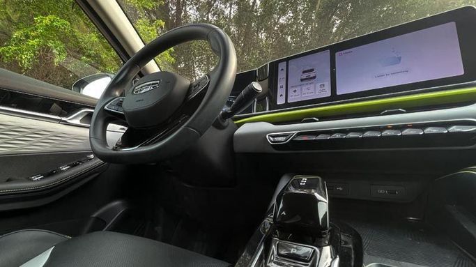 Used Geely Coolray I Facelift, 1.5 l, 2025 in Dubai by Cariva Used Cars , Grey color. GCC Specs | AUTO.AE