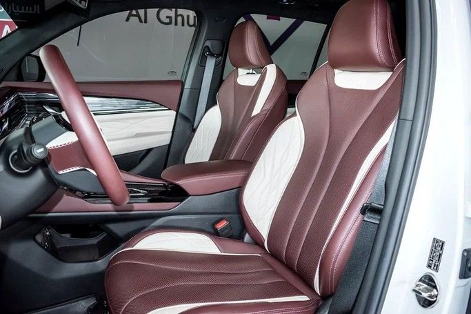 Подержанный Geely Monjaro I, 2.0 л, 2024 в Дубае от AG Motors Белый цвет. GCC | AUTO.AE