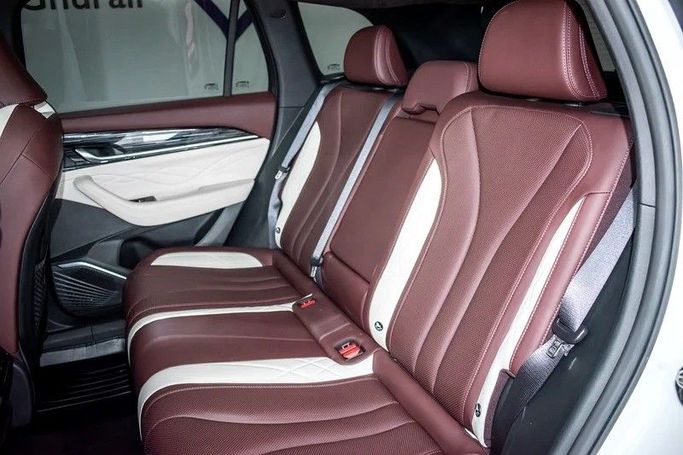 Подержанный Geely Monjaro I, 2.0 л, 2024 в Дубае от AG Motors Белый цвет. GCC | AUTO.AE