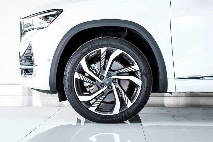 Подержанный Geely Monjaro I, 2.0 л, 2024 в Дубае от AG Motors Белый цвет. GCC | AUTO.AE