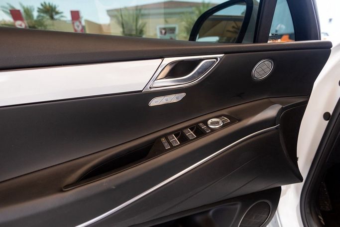 Подержанный Genesis GV80 I Рестайлинг, 2.5 л, 2024 в Дубае от Linda Cars Белый цвет. Корейская | AUTO.AE