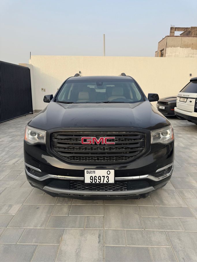 مستعملة GMC Acadia ثانياً, 3.6 l, 2018 في في الإمارات, دبي، اللون أسود. المواصفات الأمريكية | AUTO.AE | إعلان #278977