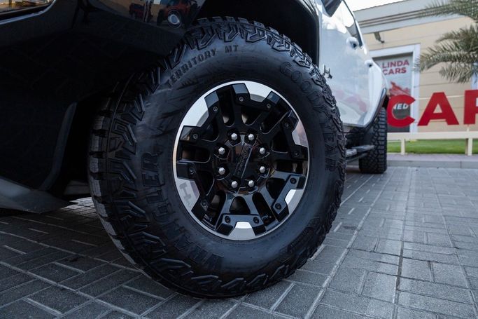 Подержанный GMC Hummer EV, 2022 в Дубае от Linda Cars Белый цвет. Американская | AUTO.AE