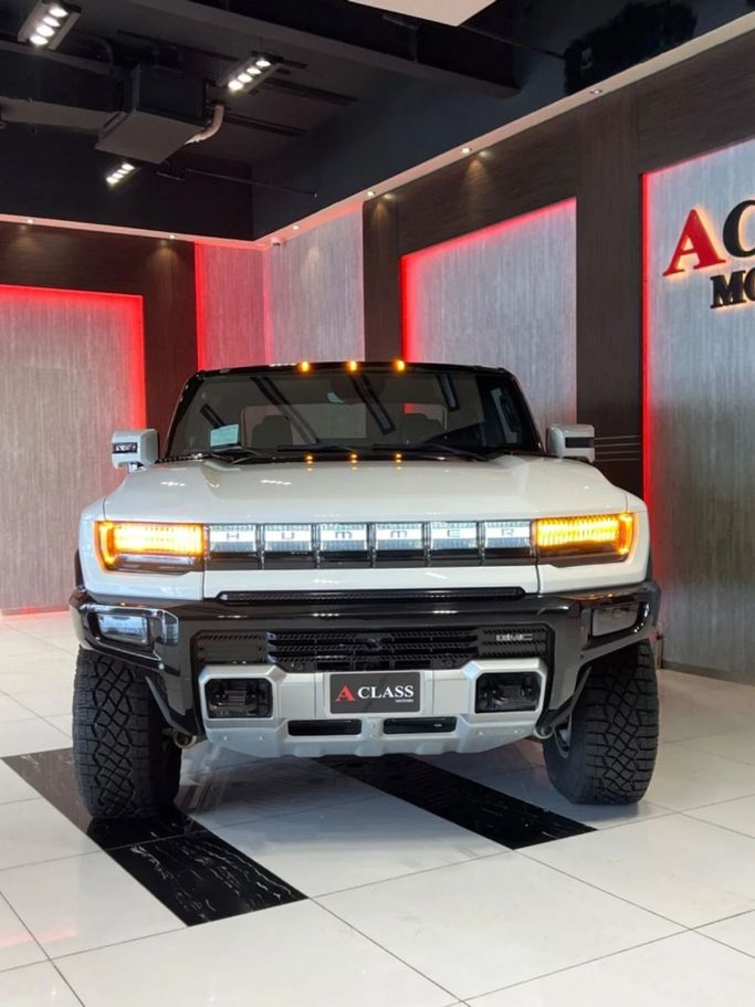 Подержанный GMC Hummer EV, 2023 в Дубае от A Class Motors Белый цвет.  | AUTO.AE