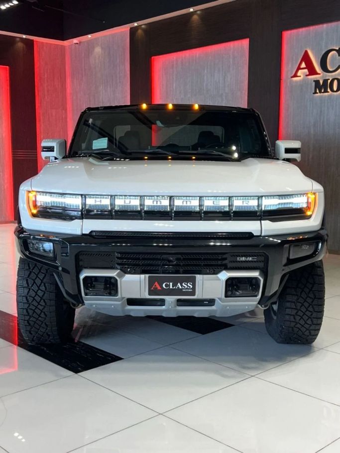 Подержанный GMC Hummer EV, 2023 в Дубае от A Class Motors Белый цвет.  | AUTO.AE