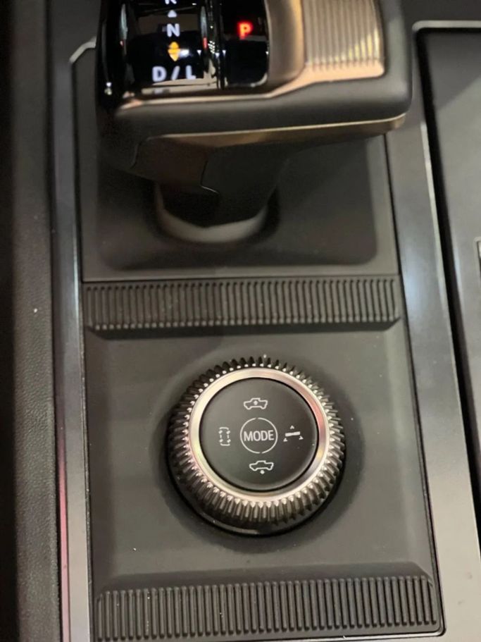 Подержанный GMC Hummer EV, 2023 в Дубае от A Class Motors Белый цвет.  | AUTO.AE