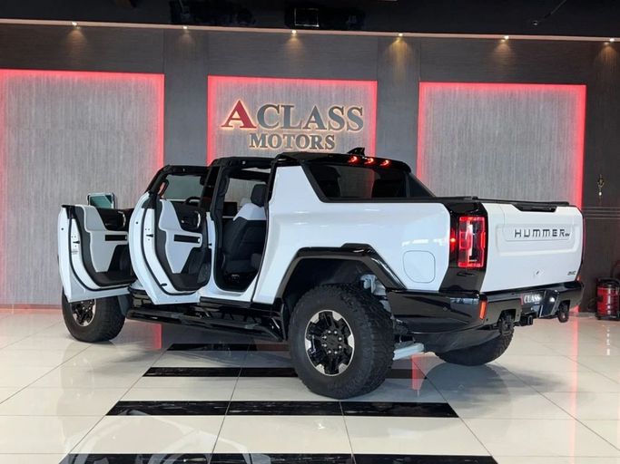 Подержанный GMC Hummer EV, 2023 в Дубае от A Class Motors Белый цвет.  | AUTO.AE