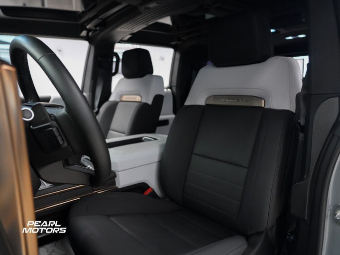 Подержанный GMC Hummer EV, 2024 в Дубае от Pearl Motors Серый цвет. GCC | AUTO.AE