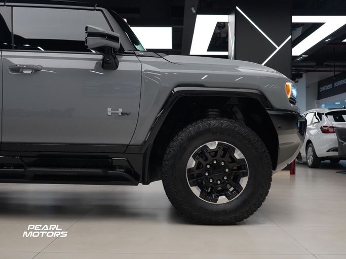 Подержанный GMC Hummer EV, 2024 в Дубае от Pearl Motors Серый цвет. GCC | AUTO.AE