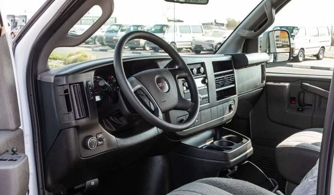 Новый GMC Savana I Рестайлинг, 6.6 л, 2023 в Дубае от Dresden Motors Белый цвет. GCC | AUTO.AE