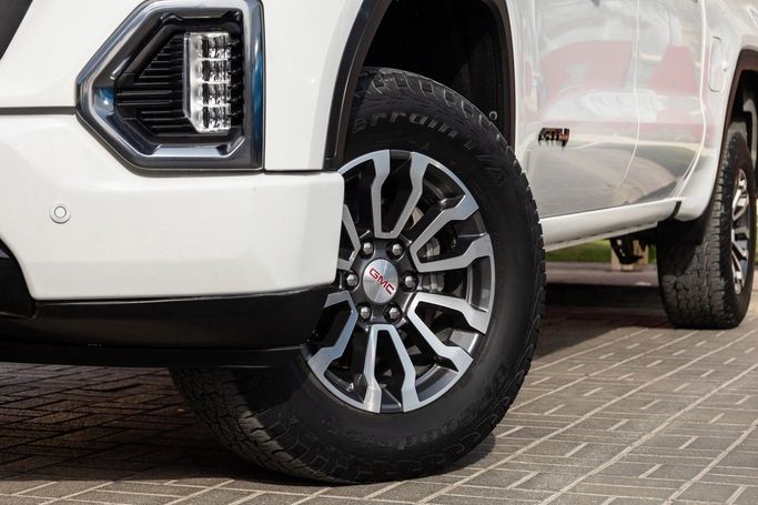 Used GMC Sierra IV, 6.2 l, 2020 in Dubai by Linda Cars, White color. GCC Specs | AUTO.AE