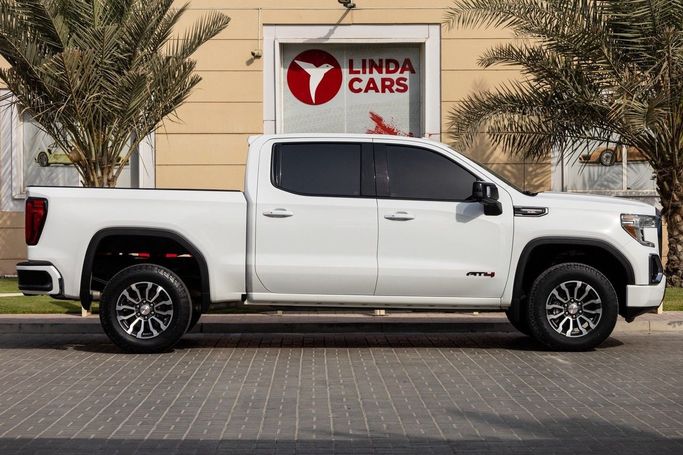 Used GMC Sierra IV, 6.2 l, 2020 in Dubai by Linda Cars, White color. GCC Specs | AUTO.AE