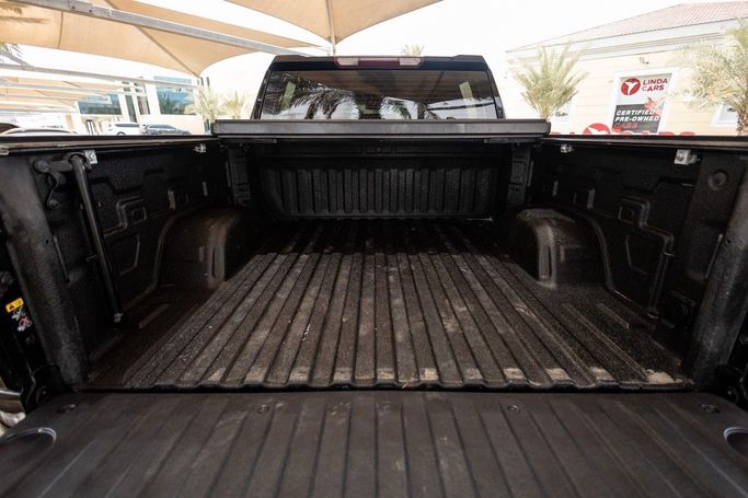 Подержанный GMC Sierra IV, 5.3 л, 2021 в Дубае от Linda Cars Черный цвет. GCC | AUTO.AE