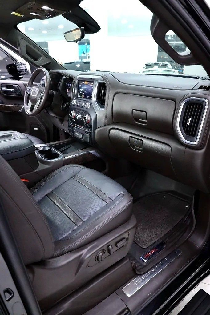 Подержанный GMC Sierra IV, 6.2 л, 2021 в Дубае от Al Faris Motors Черный цвет. GCC | AUTO.AE