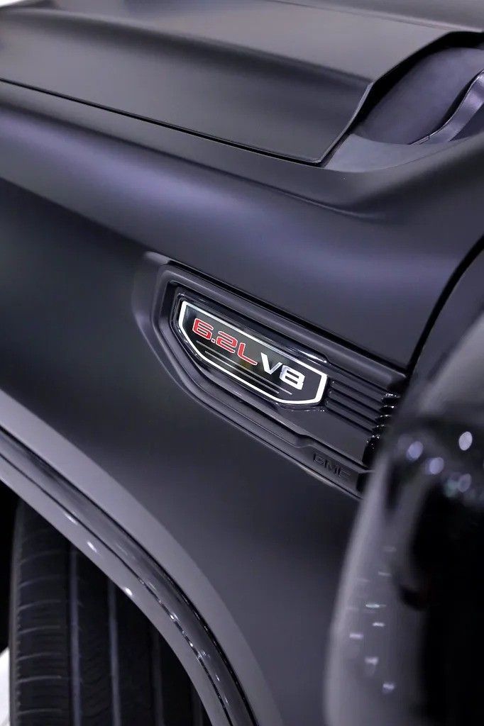 Подержанный GMC Sierra IV, 6.2 л, 2021 в Дубае от Al Faris Motors Черный цвет. GCC | AUTO.AE