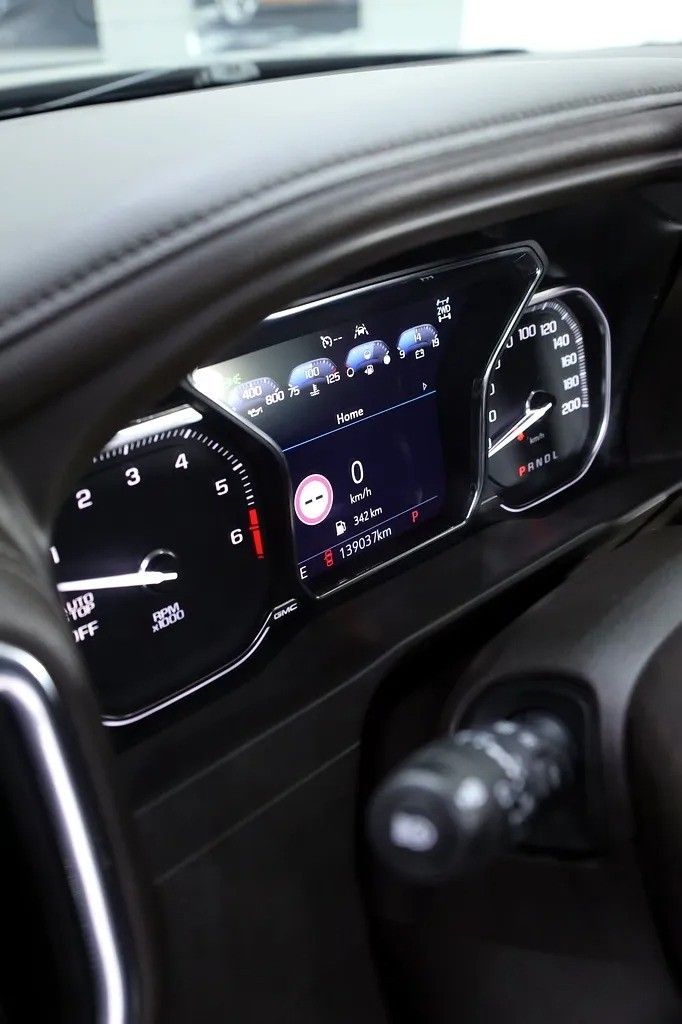 Подержанный GMC Sierra IV, 6.2 л, 2021 в Дубае от Al Faris Motors Черный цвет. GCC | AUTO.AE