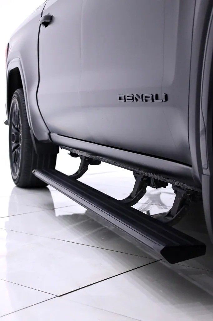 Подержанный GMC Sierra IV, 6.2 л, 2021 в Дубае от Al Faris Motors Черный цвет. GCC | AUTO.AE