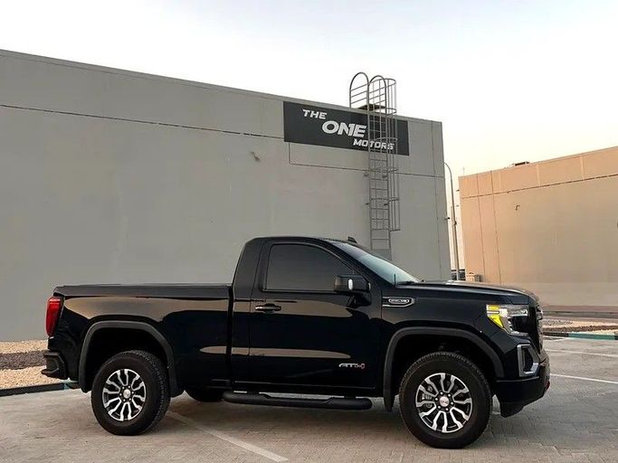 Подержанный GMC Sierra IV, 6.2 л, 2020 в Дубае от The One Motors Черный цвет. GCC | AUTO.AE