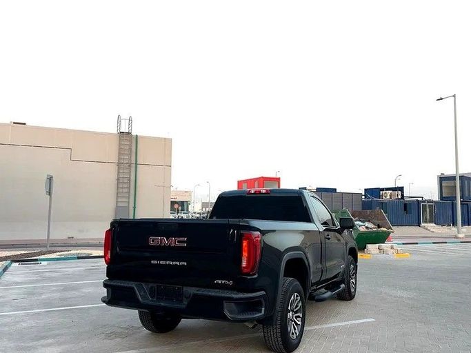Подержанный GMC Sierra IV, 6.2 л, 2020 в Дубае от The One Motors Черный цвет. GCC | AUTO.AE